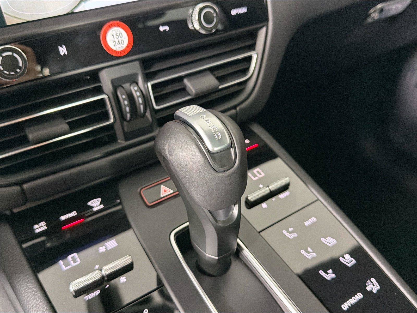Used 2026 Porsche Macan Turbo AWD/4WD image 34