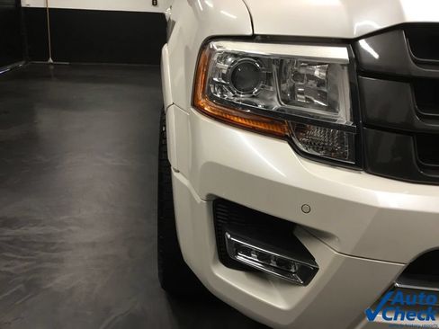 Used 2017 Ford Expedition Limited w/ Equipment Group 301A AWD/4WD image 18