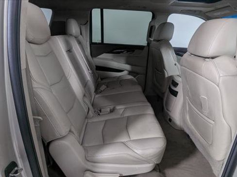 Used 2017 Cadillac Escalade ESV Luxury image 23
