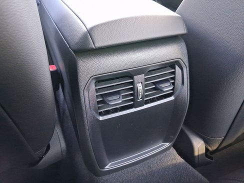 Used 2025 BMW 230i Coupe w/ Convenience Package image 28