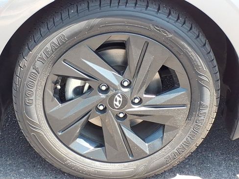 Certified 2023 Hyundai Elantra SEL FWD image 9