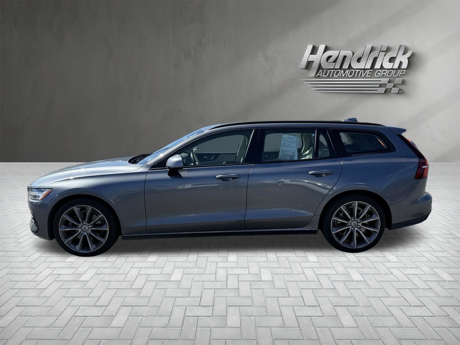 Used 2021 Volvo V60 T5 Momentum w/ Premium Package FWD image 8