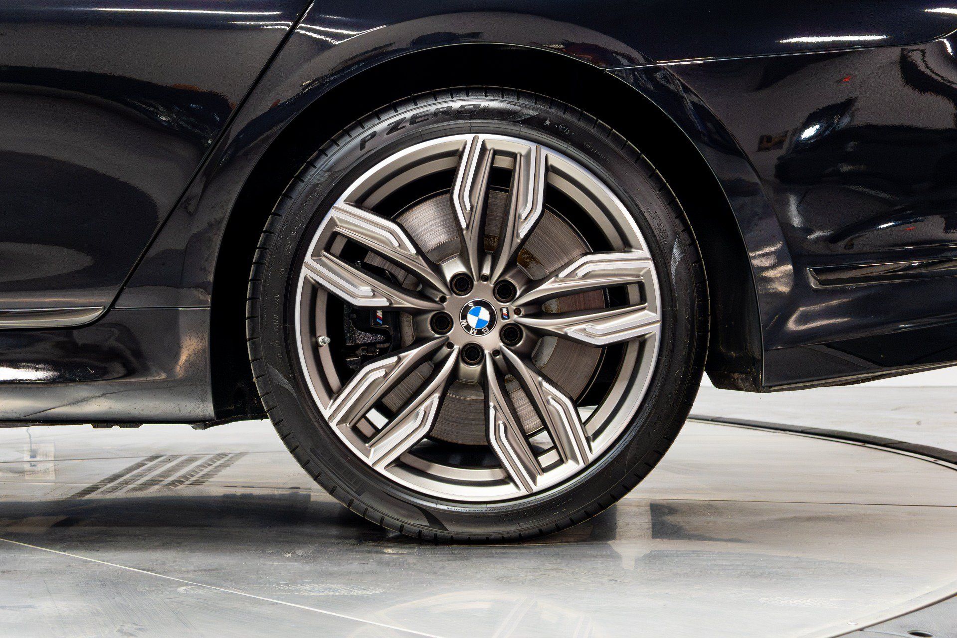Used 2022 BMW M760i xDrive AWD/4WD image 50