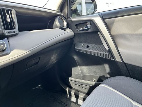 Used 2015 Toyota RAV4 XLE AWD/4WD image 25