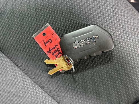 Used 2018 Jeep Wrangler Sport AWD/4WD image 31