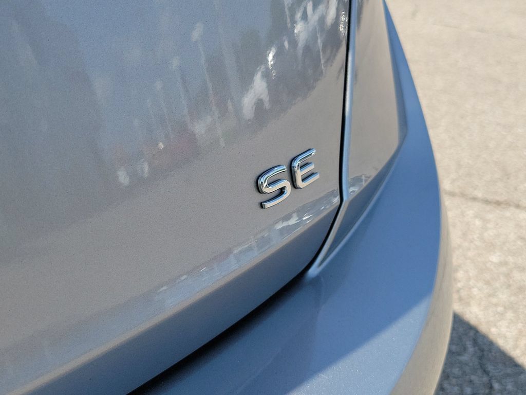 Used 2024 Volkswagen Jetta SE FWD image 6