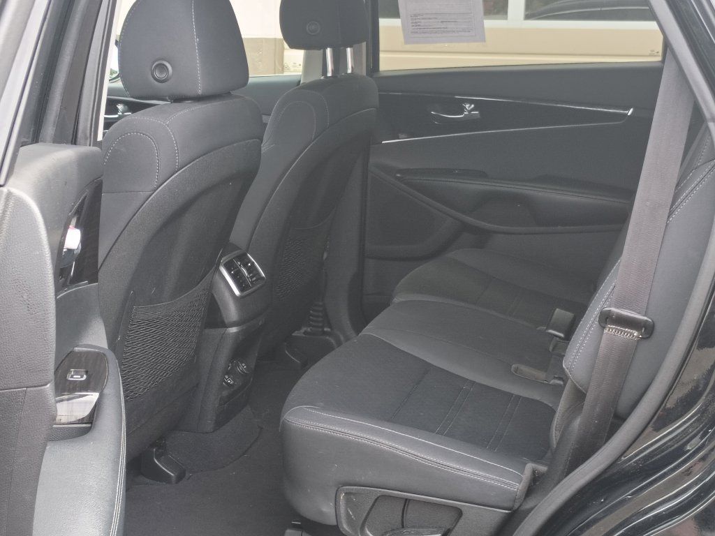 Used 2020 Kia Sorento LX w/ LX I4 Convenience Package AWD/4WD image 17