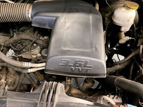 Used 2022 RAM 1500 Classic SLT RWD image 31