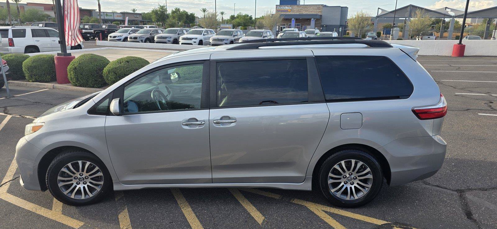 Used 2018 Toyota Sienna XLE FWD image 8