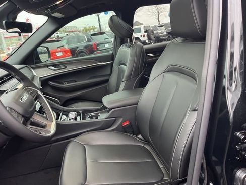 New 2026 Jeep Grand Cherokee Limited w/ Limited Altitude Package AWD/4WD image 8