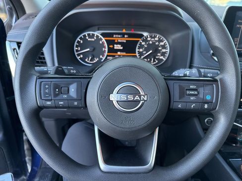 Used 2022 Nissan Rogue SV image 10