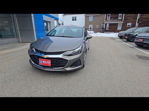 Used 2019 Chevrolet Cruze LT image 3