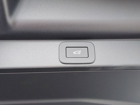 New 2026 Land Rover Range Rover Long Wheelbase SE image 36