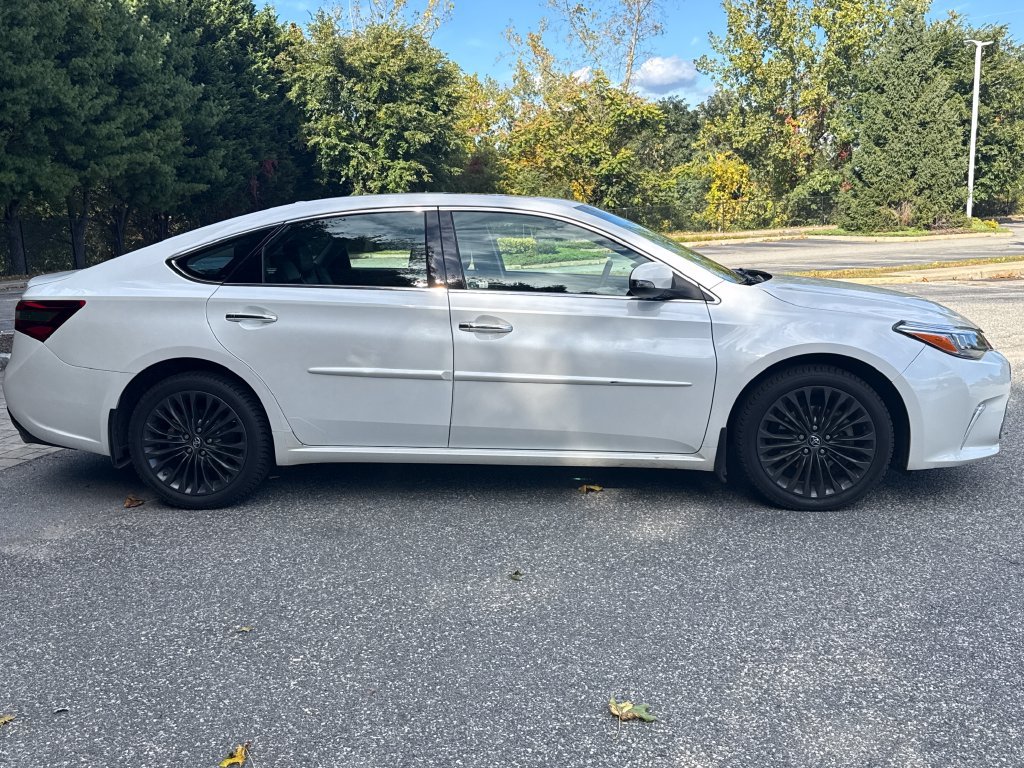 Used 2017 Toyota Avalon Touring w/ Carpet Mat Package FWD image 4