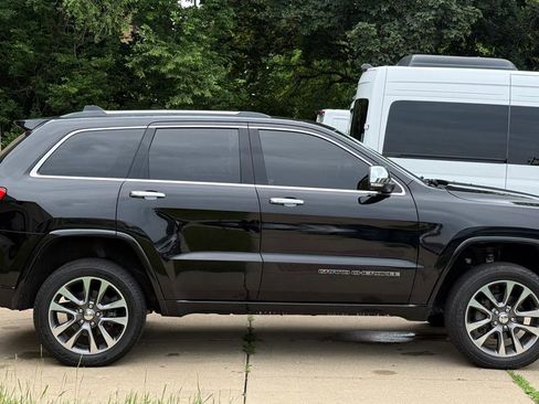 Used 2018 Jeep Grand Cherokee Overland AWD/4WD image 8