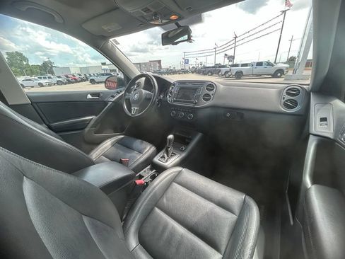 Used 2017 Volkswagen Tiguan Sport FWD image 9