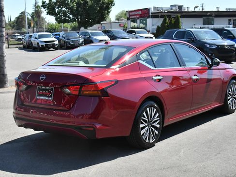 Used 2025 Nissan Altima 2.5 SV FWD image 8
