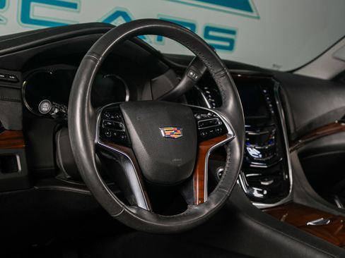 Used 2018 Cadillac Escalade Premium Luxury image 2