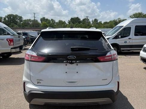 Used 2021 Ford Edge SEL w/ Convenience Package AWD/4WD image 3