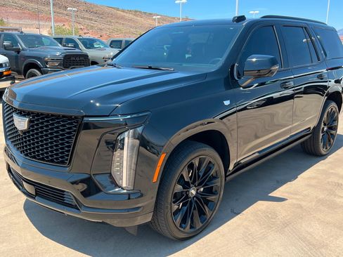 Used 2025 Cadillac Escalade Sport Platinum w/ LPO, ONYX Package AWD/4WD image 1