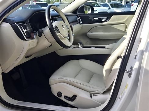 Used 2022 Volvo S60 B5 Momentum w/ Premium Package image 14