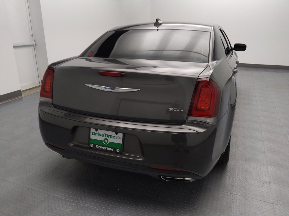 Used 2019 Chrysler 300 Touring w/ Sport Appearance Package RWD image 7