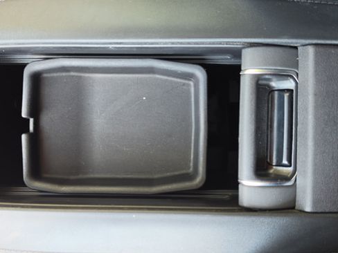 Used 2023 Toyota Highlander XLE AWD/4WD image 19