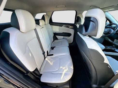 Used 2023 Kia Sportage EX image 28