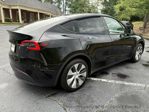 Used 2023 Tesla Model Y 2WD image 7
