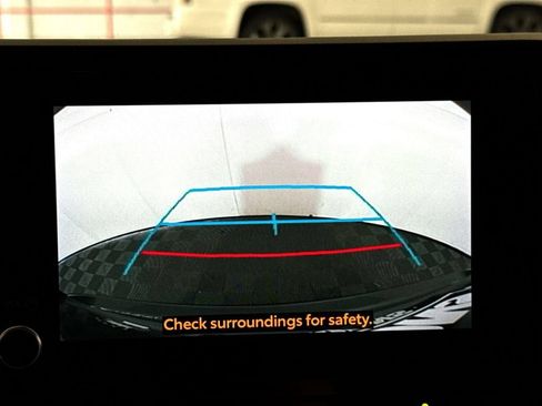 Used 2023 Toyota Highlander XLE AWD/4WD image 19