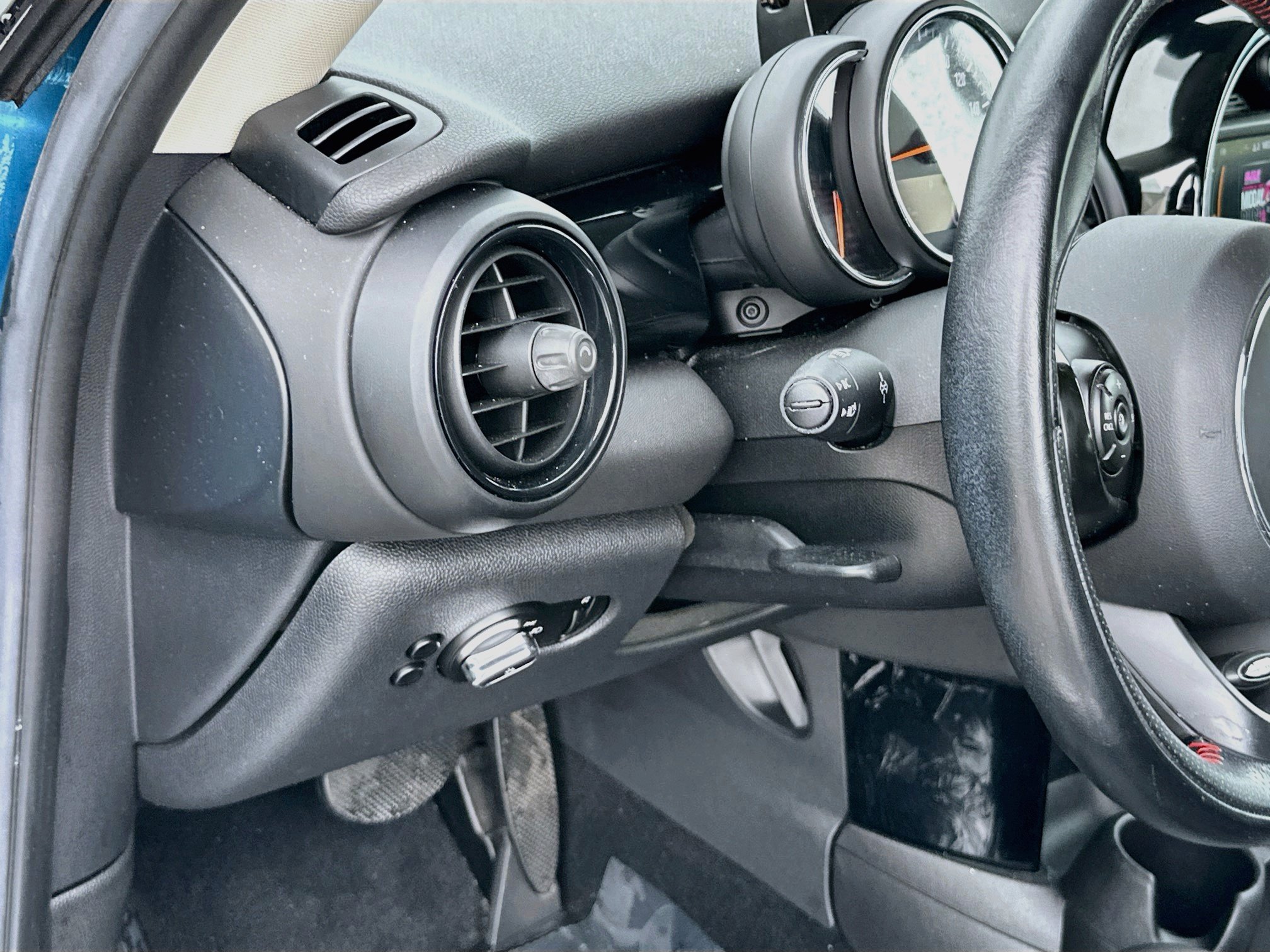 Used 2019 MINI Cooper S w/ Signature Upholstery Package FWD image 10