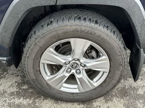 Used 2022 Toyota RAV4 XLE w/ Convenience Package image 5