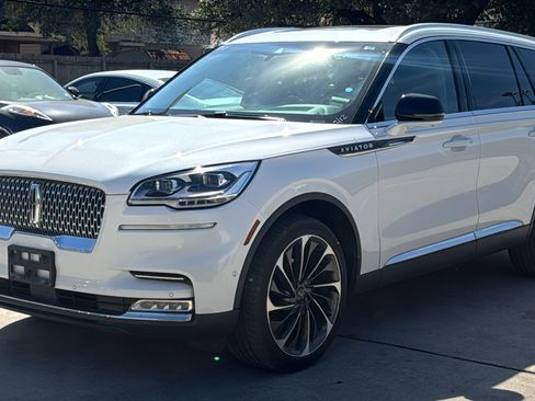 Used 2020 Lincoln Aviator Reserve w/ Equipment Group 202A image 3