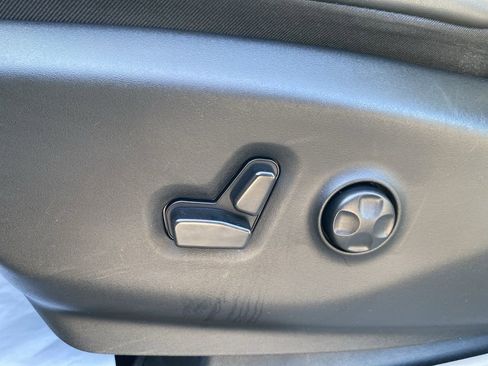 Used 2024 Chrysler Pacifica Limited image 22