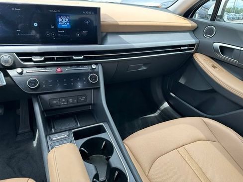 Used 2025 Hyundai Sonata Limited FWD image 17