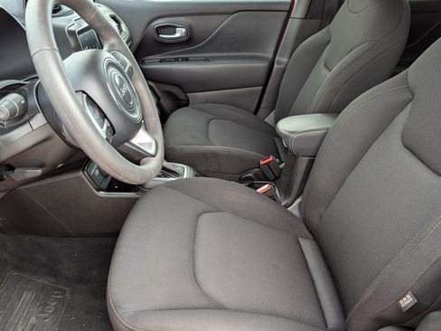 Used 2023 Jeep Renegade Latitude AWD/4WD image 13