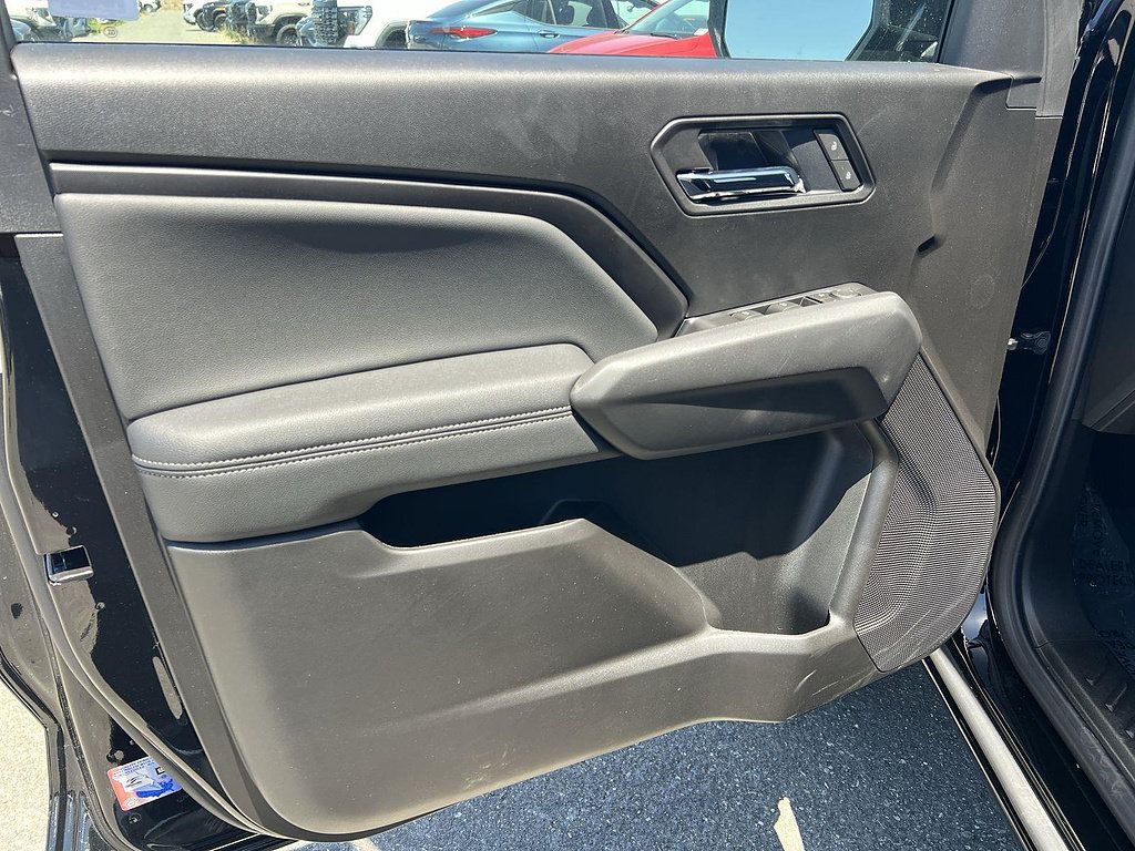New 2026 GMC Canyon Elevation w/ LPO, Black Badging Package RWD image 10