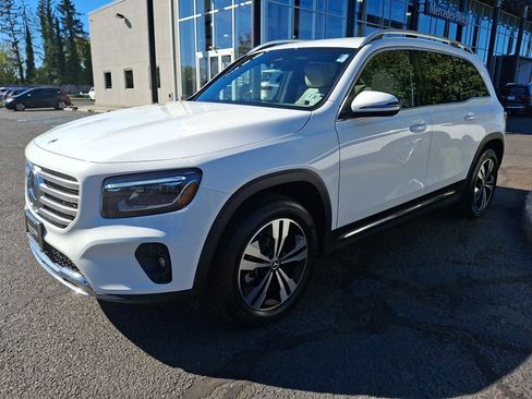 Used 2025 Mercedes-Benz GLB 250 4MATIC image 5