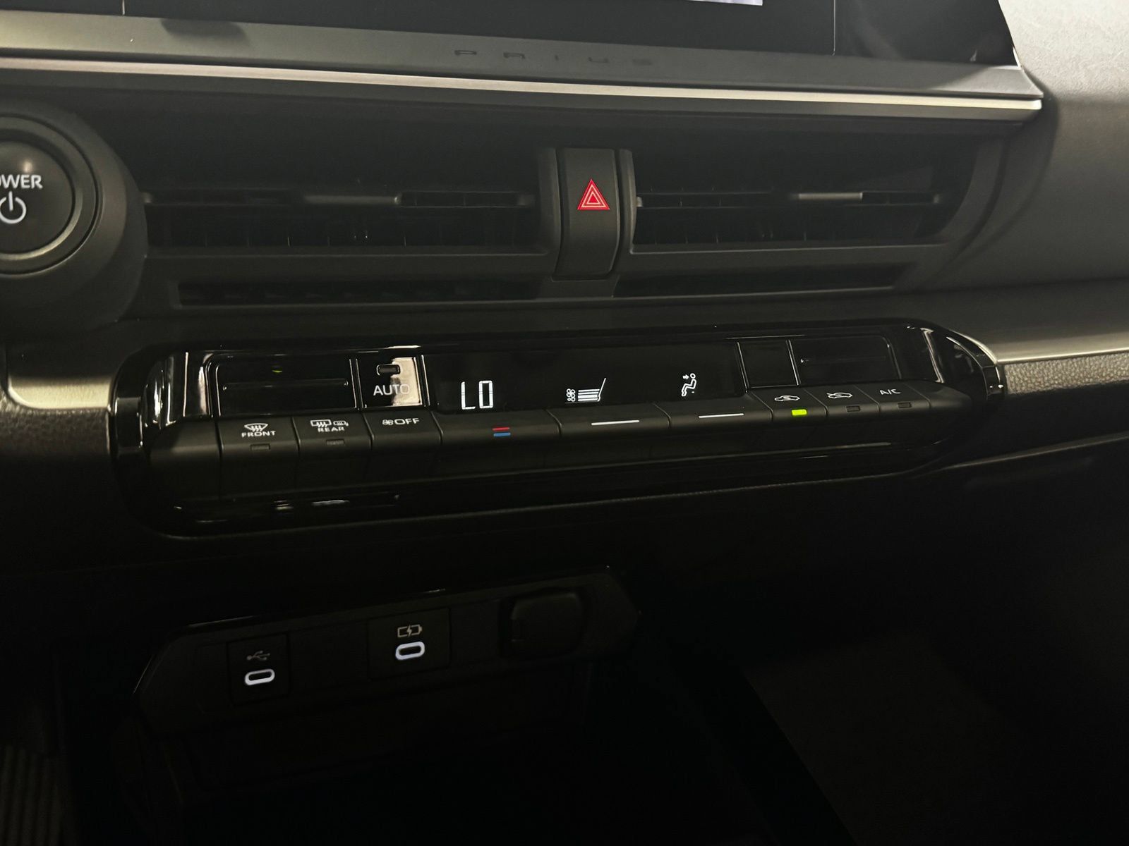 Used 2024 Toyota Prius LE FWD image 17