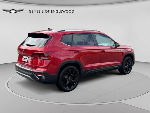 Used 2022 Volkswagen Taos SE w/ Panoramic Sunroof Package AWD/4WD image 9