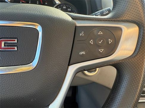 Used 2024 GMC Terrain SLE image 17