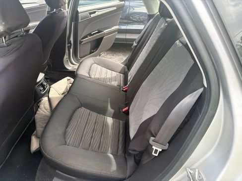 Used 2016 Ford Fusion SE FWD image 18