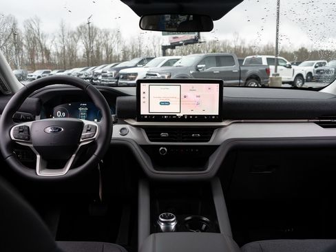 New 2026 Ford Explorer Active RWD image 20