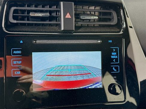 Used 2019 Toyota Prius XLE image 17