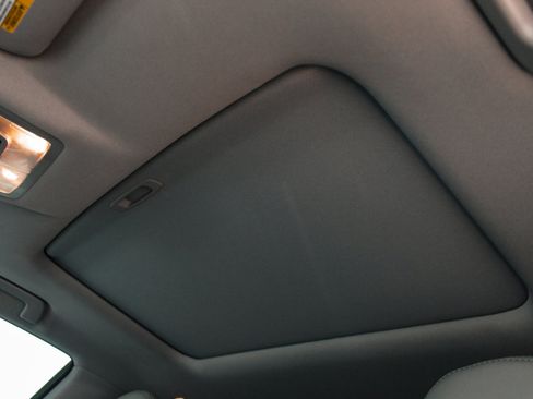 Used 2018 Toyota Highlander Limited AWD/4WD image 24