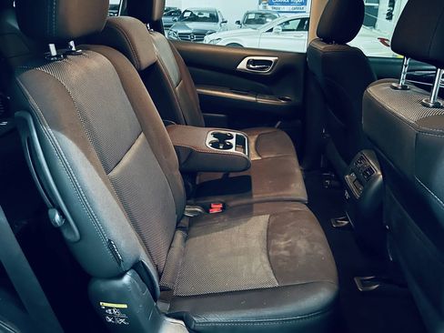 Used 2019 Nissan Pathfinder S FWD image 21