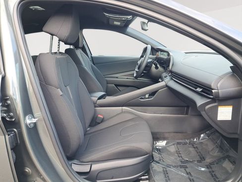 New 2025 Hyundai Elantra SEL image 18