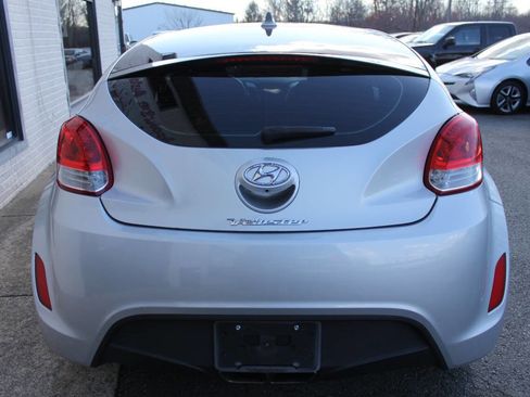 Used 2017 Hyundai Veloster image 8