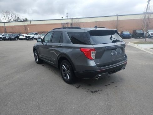 Used 2023 Ford Explorer XLT w/ Equipment Group 202A image 7