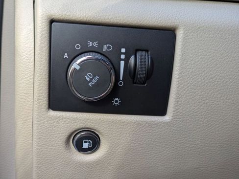 Used 2020 Jeep Grand Cherokee Overland image 12